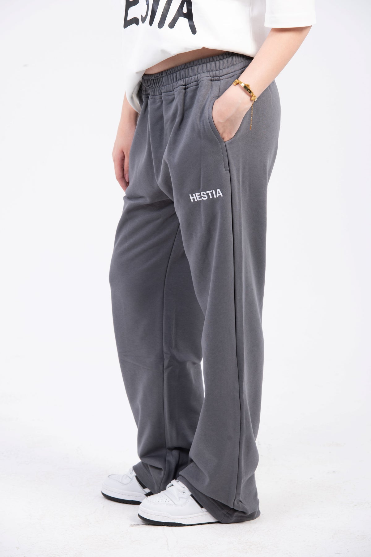 SIGNATURE SWEATPANTS